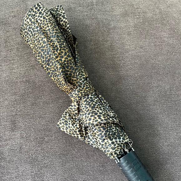 Leopard umbrella - Picture 2 of 9